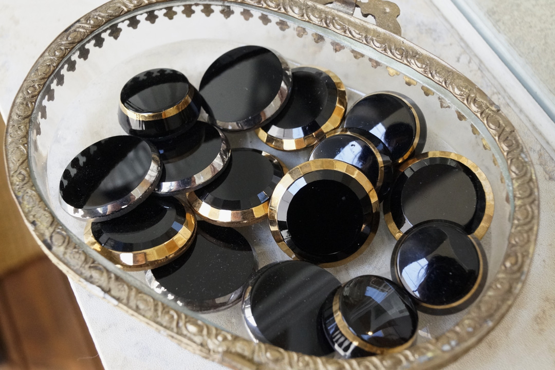 アンティーク時計 00050  France Vintage Glass button
ガラスボタン 黒